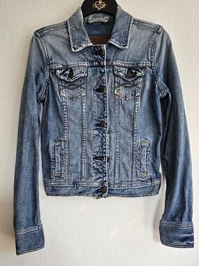 Ambercrombie and Fitch Size Small Cotton Jean Signature Jacket